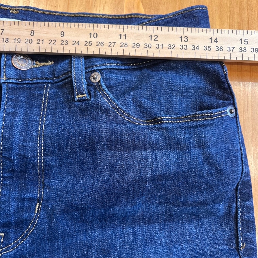 Levis Classic Straight Leg Jeans Womens Size 4 Dark Indigo Blue Stretch A3 - Picture 6 of 8